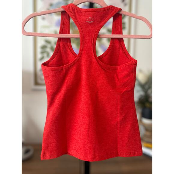 NWOT Beyond Yoga Spacedye Step Up Racerback Tank Candy Apple Red Heather Small - Picture 3 of 7